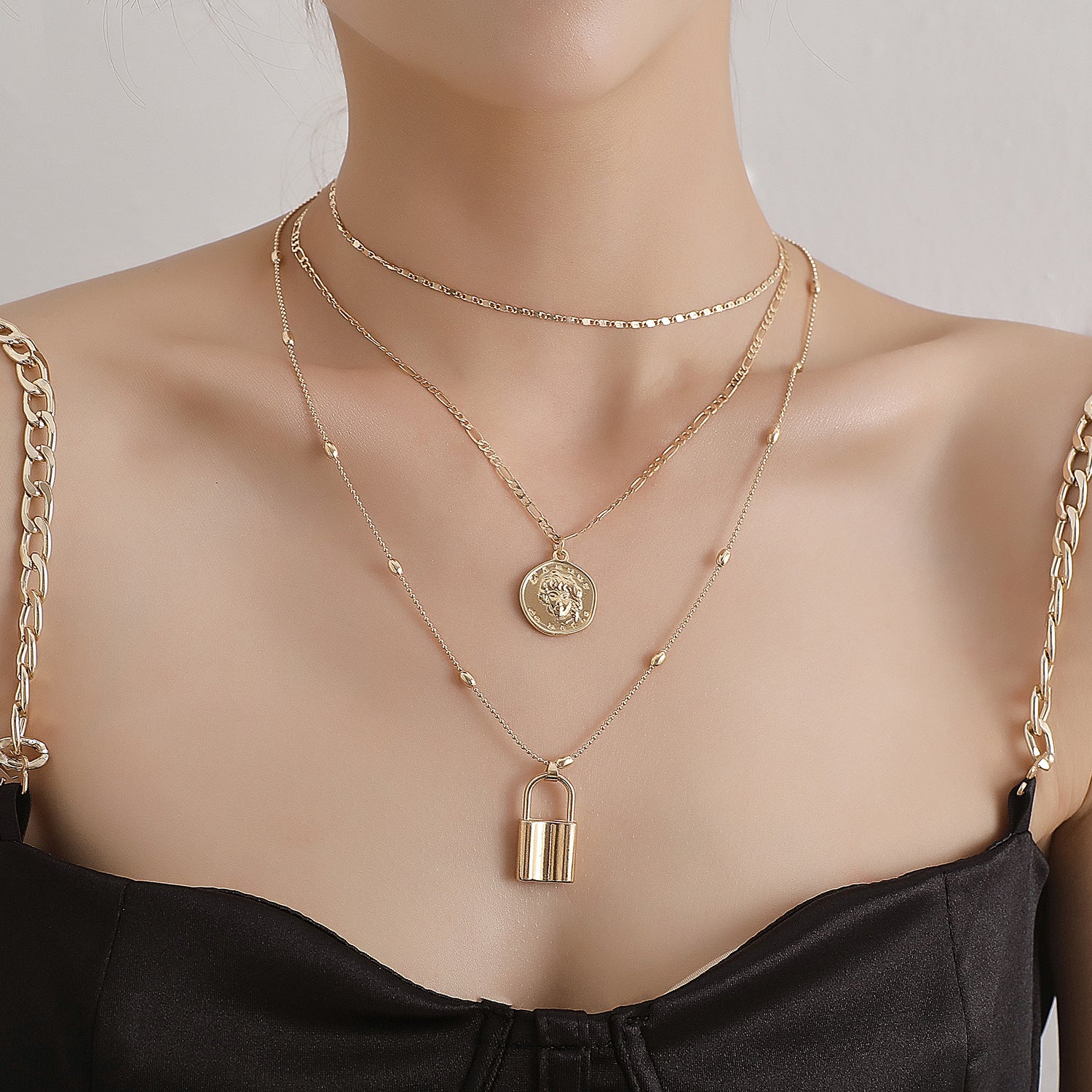 Lock-shaped Five-star Round Medallion Pendant Round Bead Necklace Women