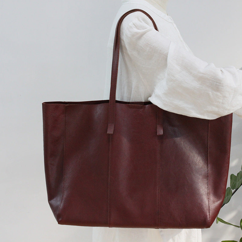 Large-capacity leather handbag
