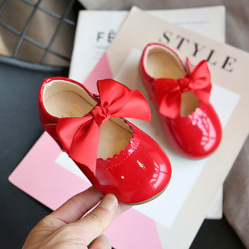 أحذية بناتية جلدية صغيرة