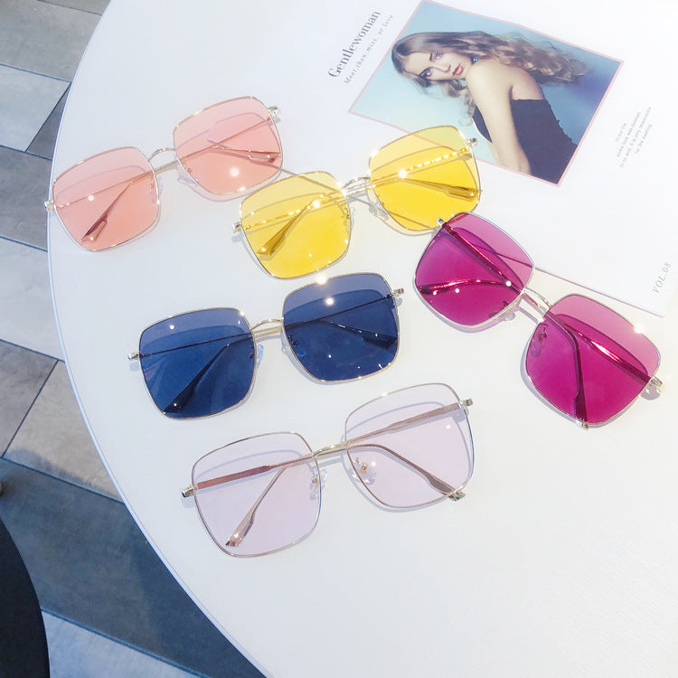 النظارات الشمسية الملونة