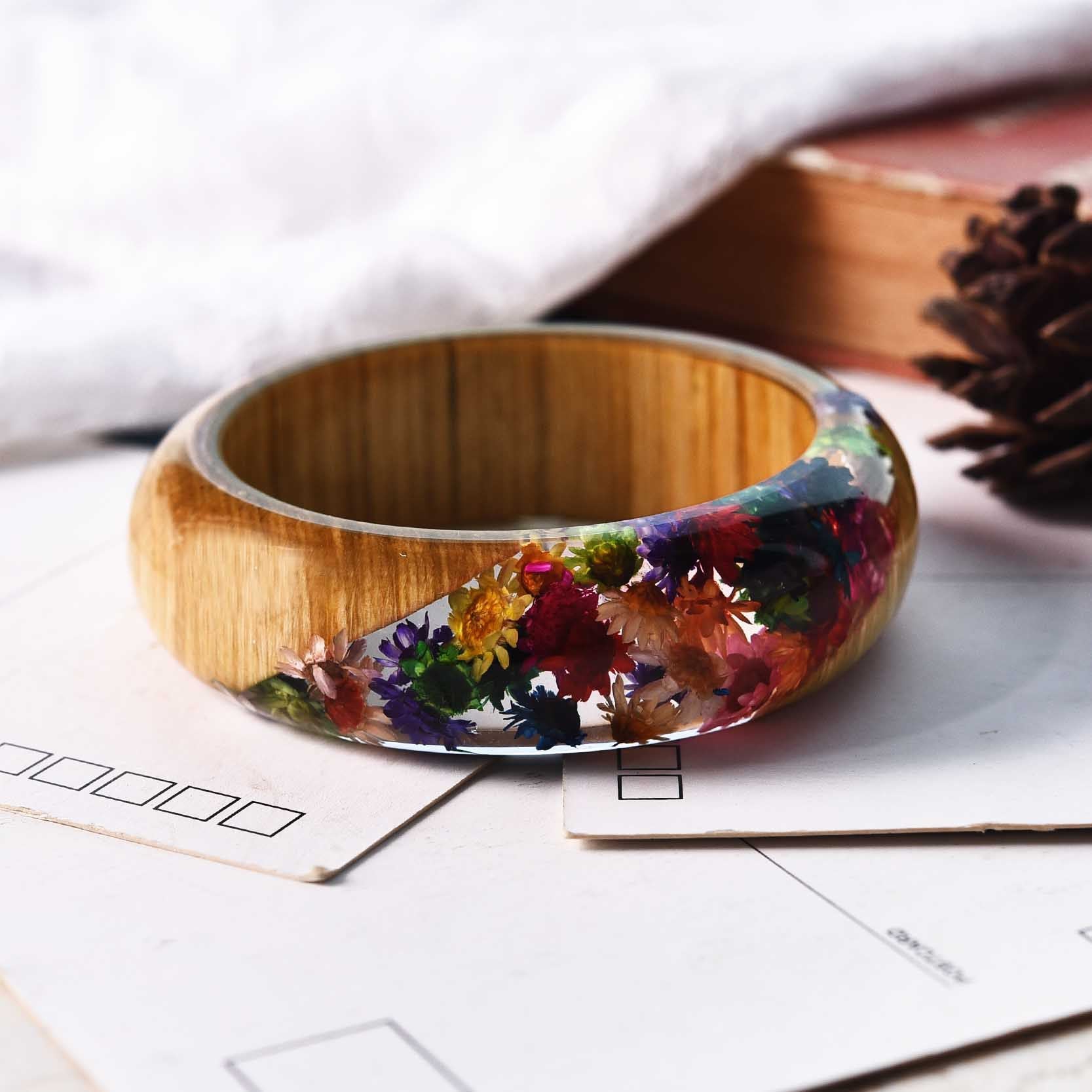 A wide wooded bracelet