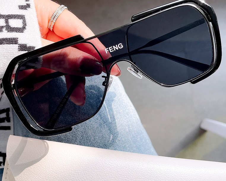One-piece oversized frame sunglasses