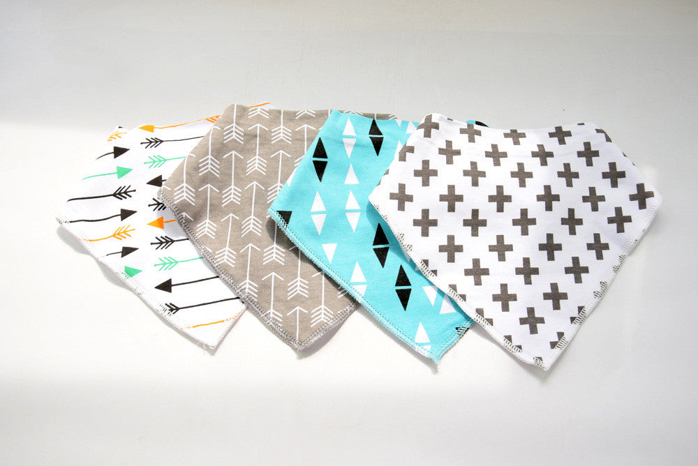 Saliva towel and double cotton scarf in a triangle shape