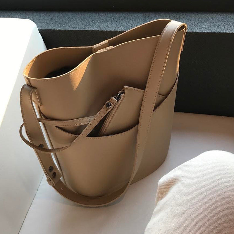 Simple and versatile Leather Shoulder Handbag