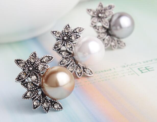 Pearl Five-Leaf Flower Shell Pearl Earrings