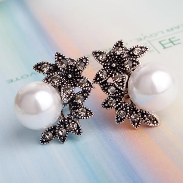 Pearl Five-Leaf Flower Shell Pearl Earrings