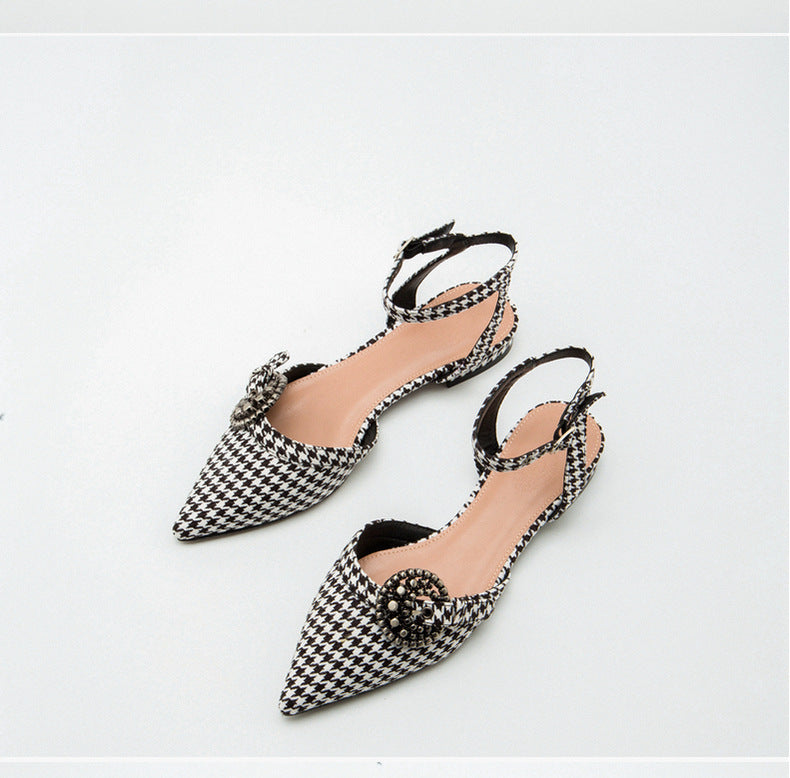 Pointed toe sandals