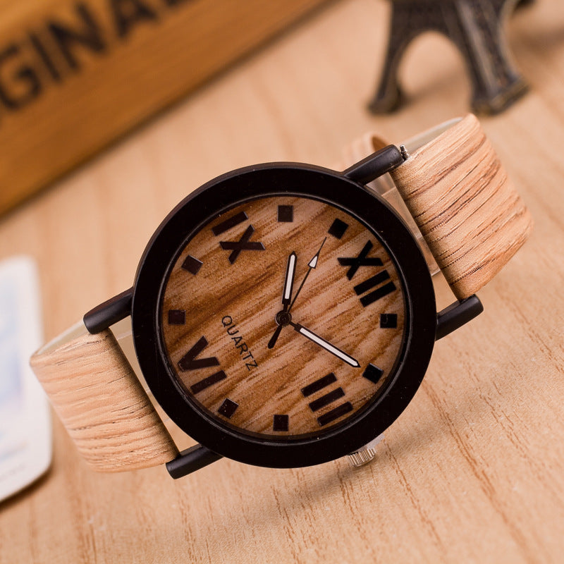 ساعة خشبية عتيقة  بحزام جلدي 