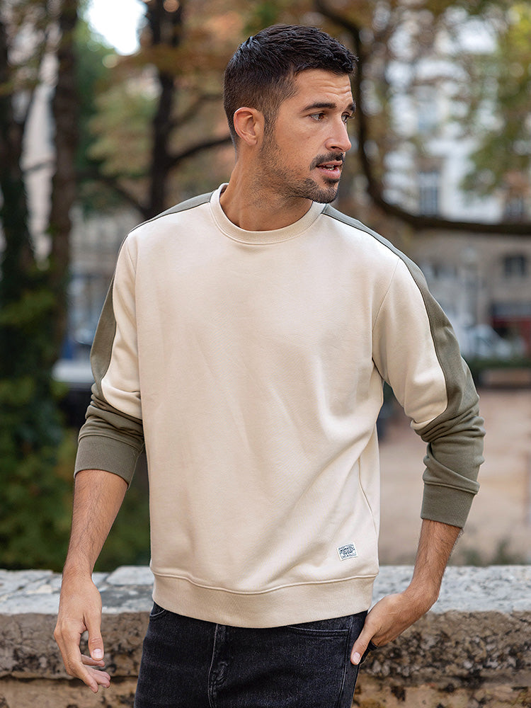 Fashion Round Neck Contrast Stitching Men's Sweater