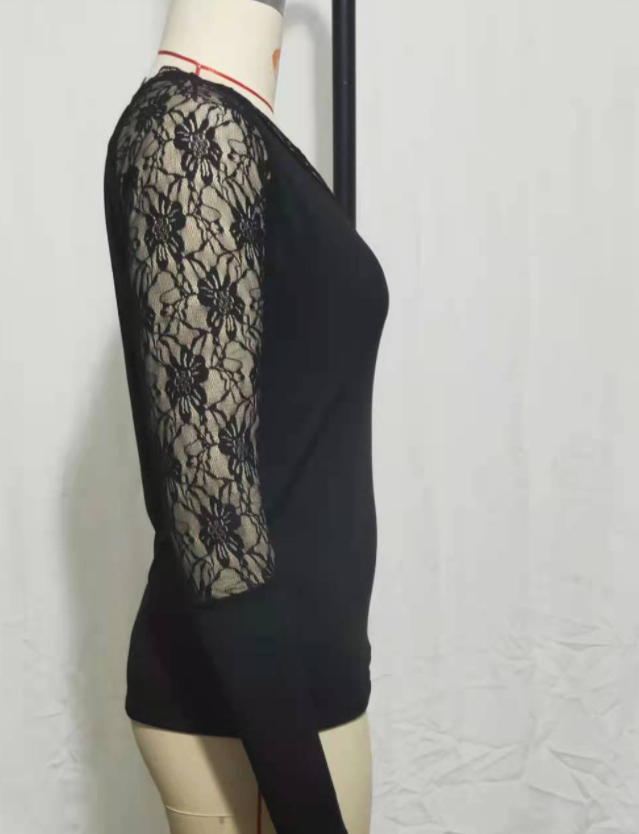 Plus Strapless Long V-neck Lace Bottoming Shirt