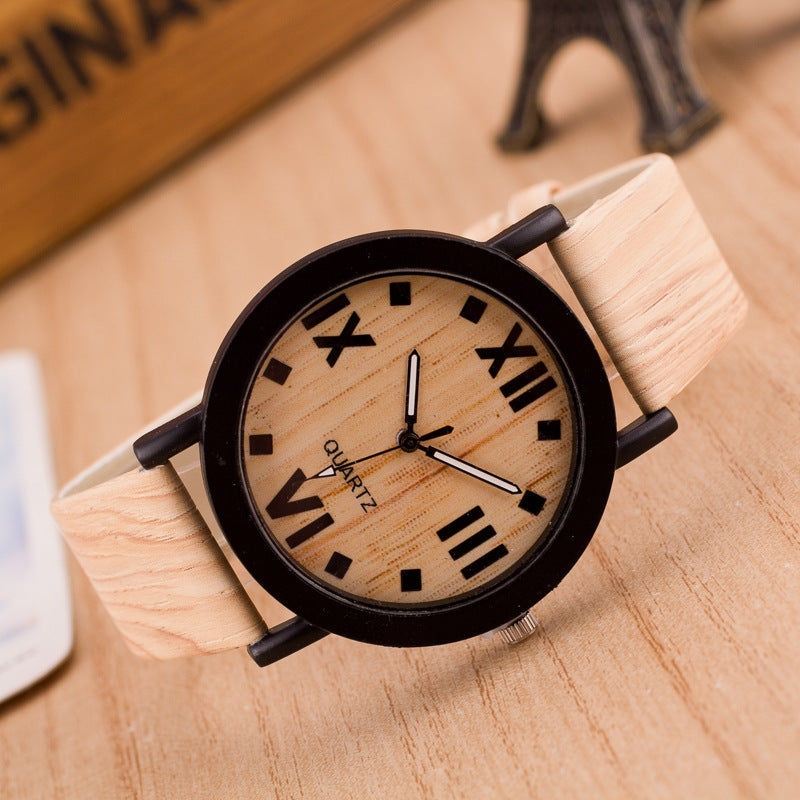 ساعة خشبية عتيقة  بحزام جلدي 