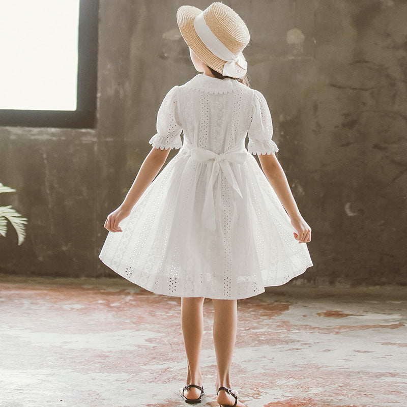 فستان أنيق باللون الأبيض 