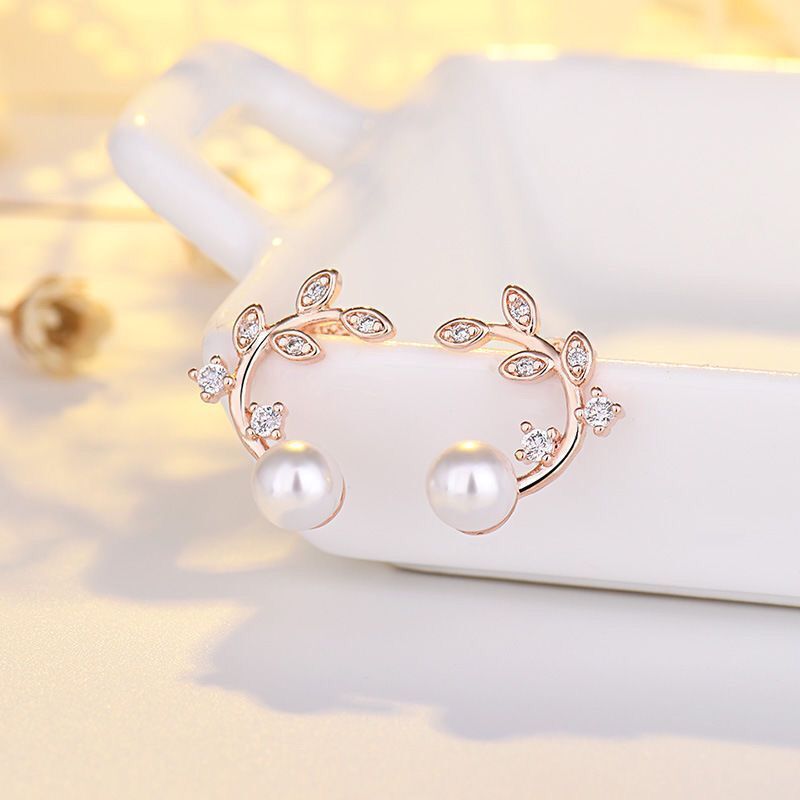 Women's Temperament Flower Shape Pearl Earrings
