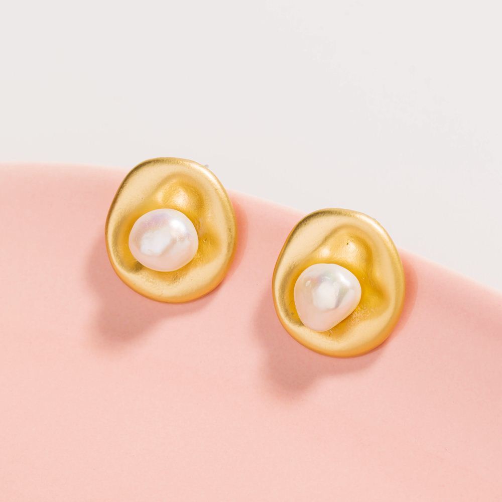 European and American cross-border new accessories, brand new original design, white pearl inlaid golden round earrings