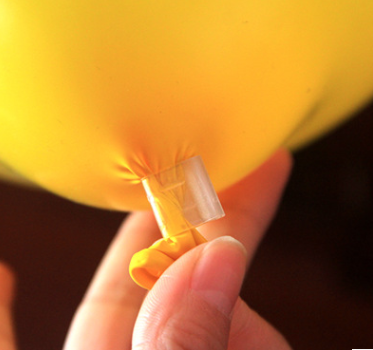أدوات إبداعية لربط وختم البالونات 