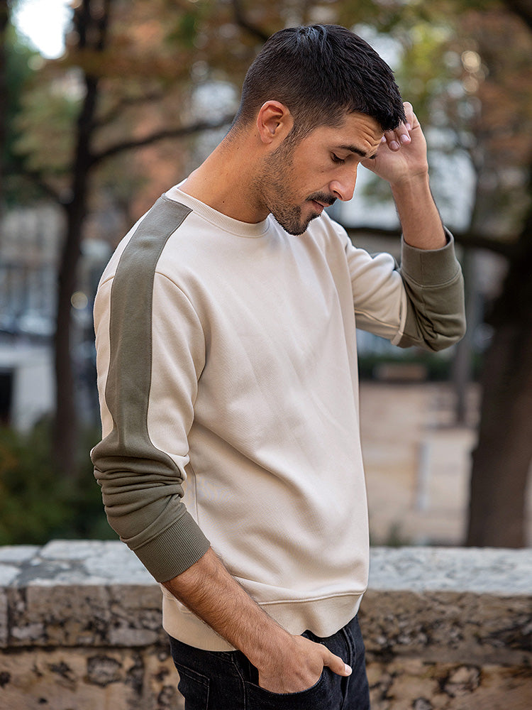 Fashion Round Neck Contrast Stitching Men's Sweater