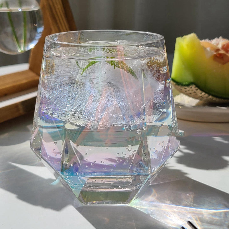 كأس زجاجي سداسي بألوان سحرية