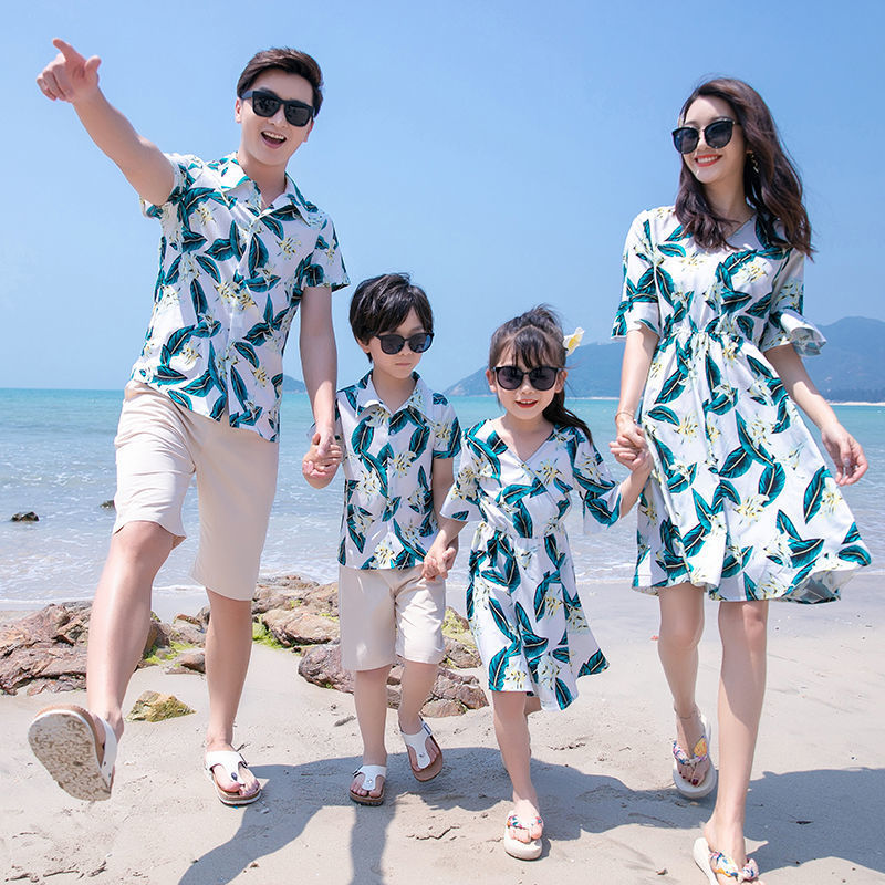 A Family Of Three And Four Father And Son Short-sleeved Shirt Suit