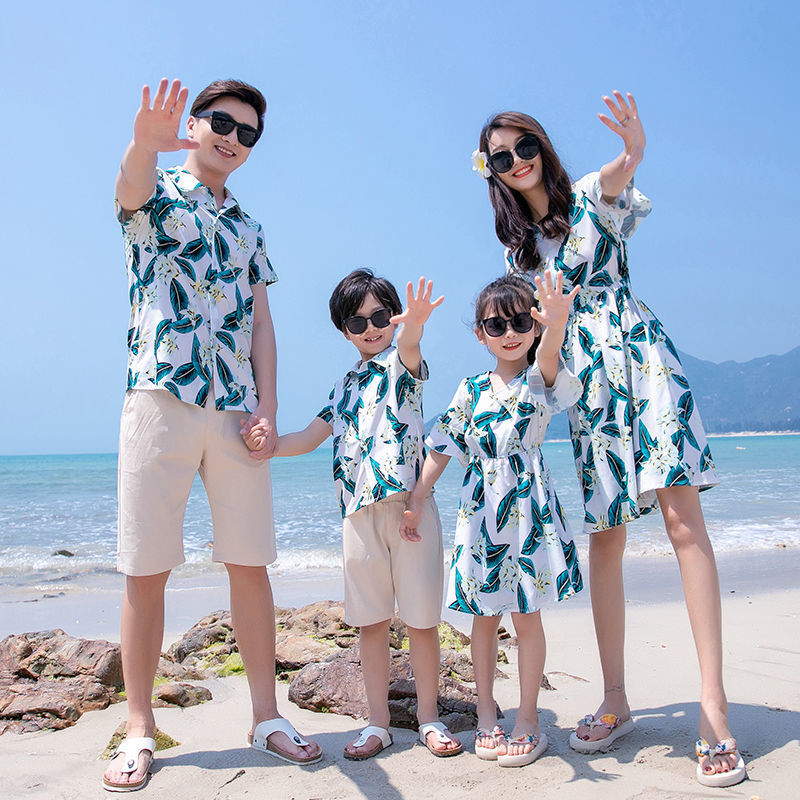 A Family Of Three And Four Father And Son Short-sleeved Shirt Suit